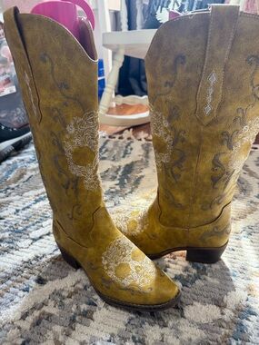 Women’s Mustard Yellow Embroidered Western Heeled Boots